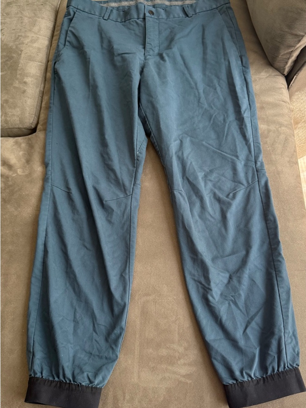 Men's Blue Nike Golf pants
Used size 34 M